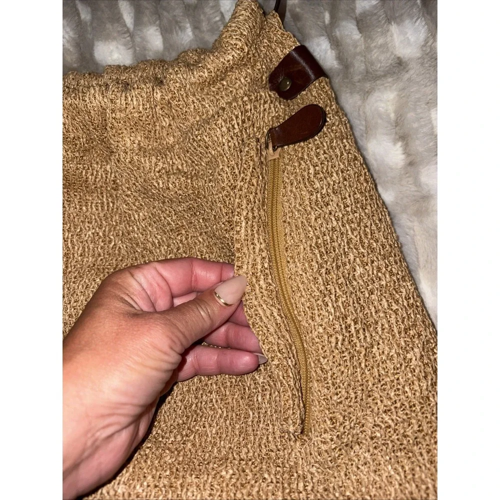 J Jill Large Tan Brown Shoulder Hobo Weekend Bucket Bag Leather Handles Pockets